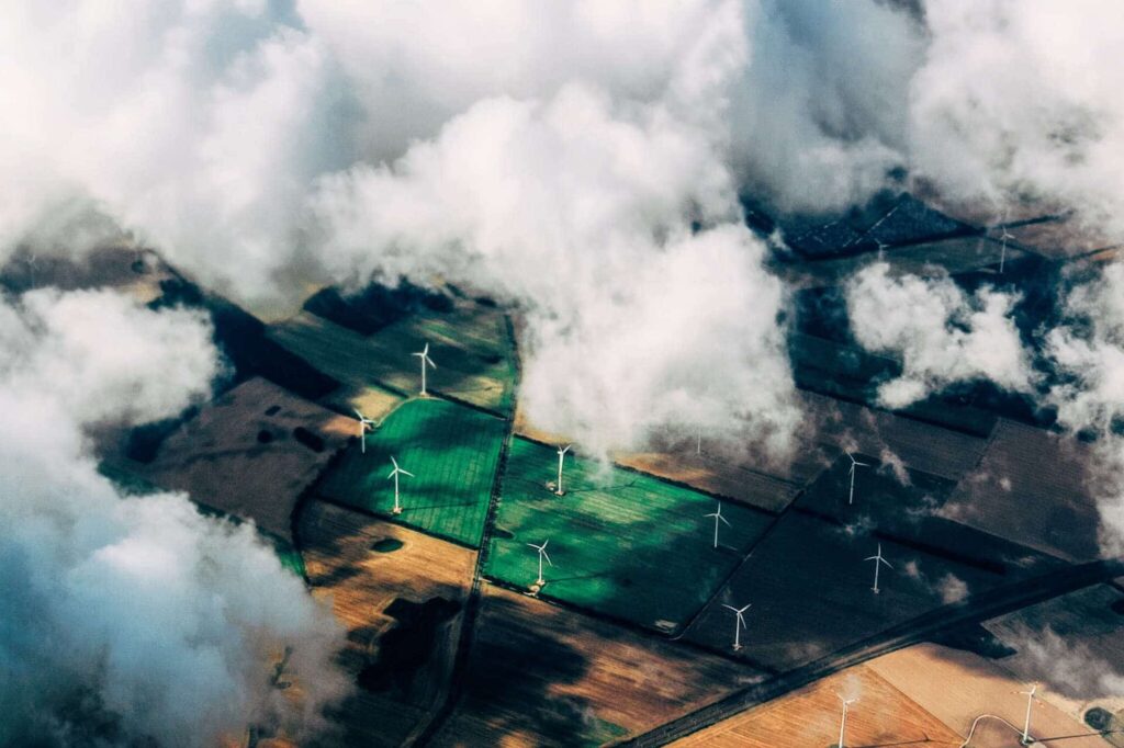 Windkraftanlagen auf dem Feld